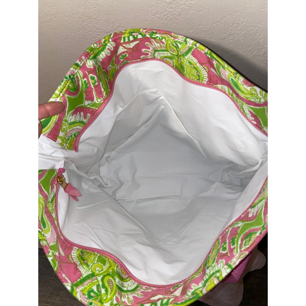 Lilly Pulitzer Insulated Cooler Tote Bag vibrant pink and green floral pattern - Picture 4 of 8